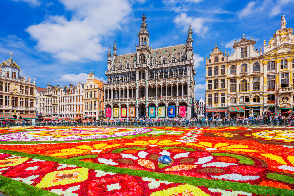 Tappeto di Fiori nella Grand-Place di Bruxelles, attrazione imperdibile durante un viaggio senza glutine nella capitale belga.
