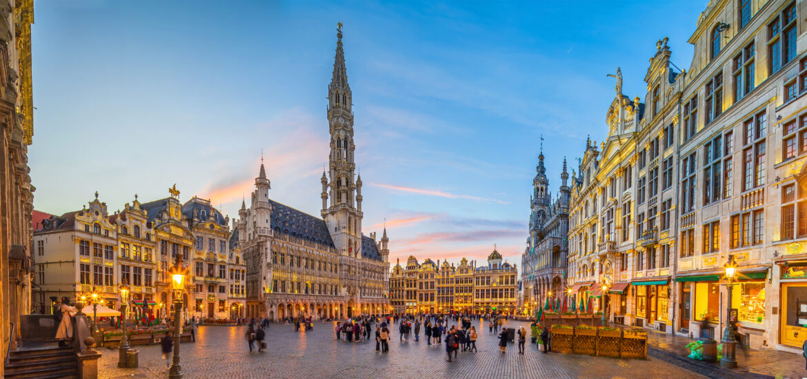 Bruxelles senza glutine, vista della Grand-Place al tramonto nel centro storico della capitale belga